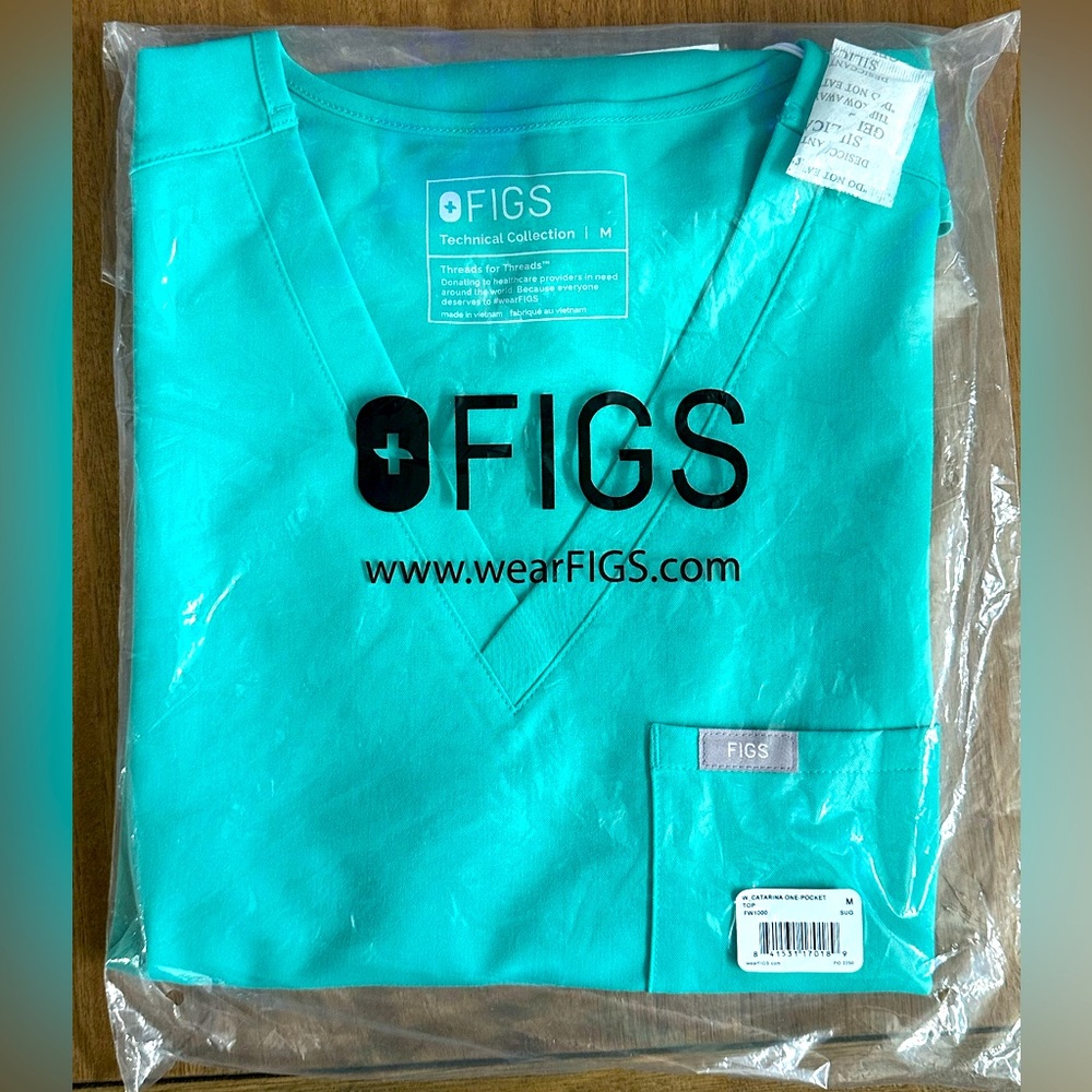 Women’s Figs Scrub Top size M